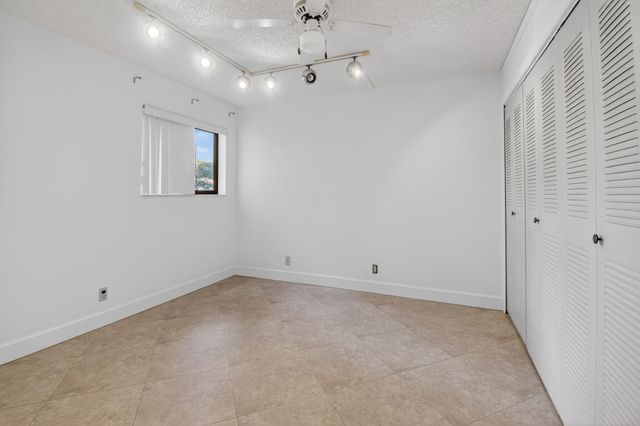 5533 Fairway Park Drive 103, Boynton Beach, FL 33437