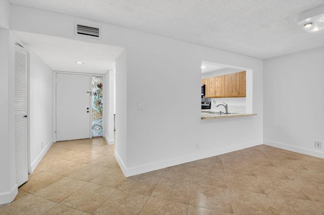 5533 Fairway Park Drive 103, Boynton Beach, FL 33437
