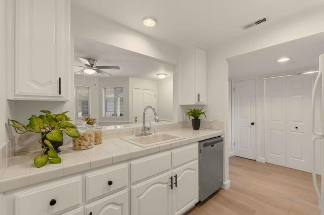 576 W Parr Avenue 3, Los Gatos, CA 95032