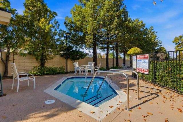 576 W Parr Avenue 3, Los Gatos, CA 95032