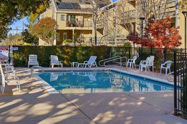 576 W Parr Avenue 3, Los Gatos, CA 95032