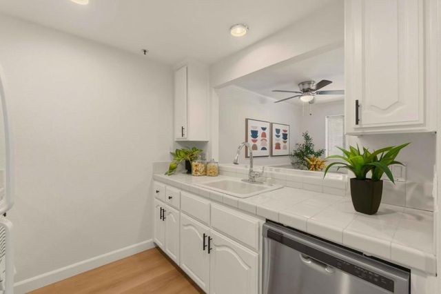 576 W Parr Avenue 3, Los Gatos, CA 95032