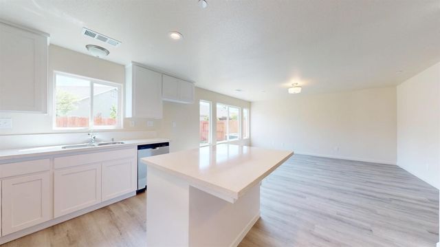 5630 Landon Ln, Riverbank, CA 95367