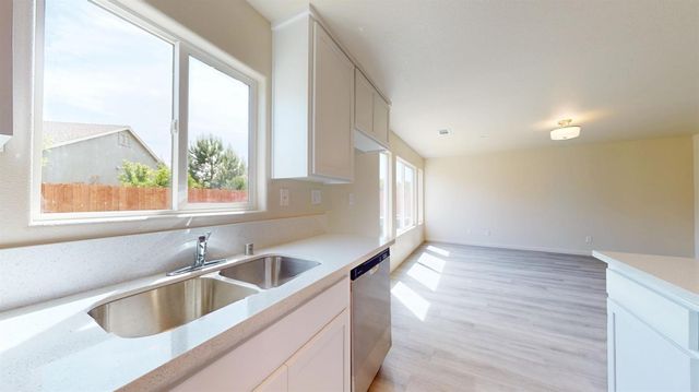 5630 Landon Ln, Riverbank, CA 95367