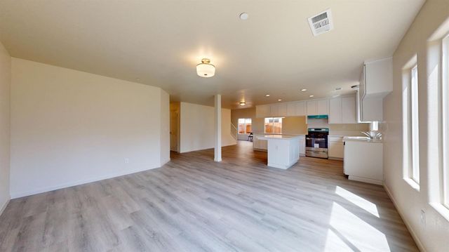 5630 Landon Ln, Riverbank, CA 95367