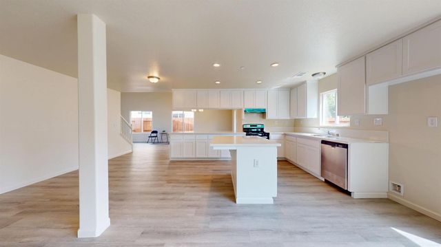 5630 Landon Ln, Riverbank, CA 95367