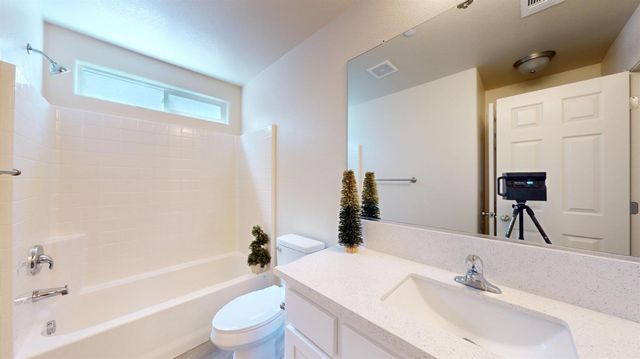 5630 Landon Ln, Riverbank, CA 95367