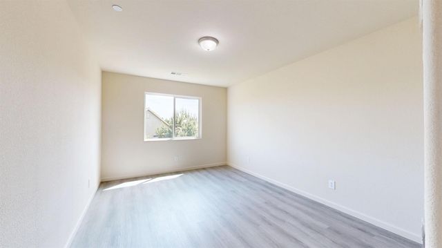 5630 Landon Ln, Riverbank, CA 95367