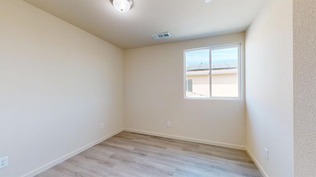 5630 Landon Ln, Riverbank, CA 95367