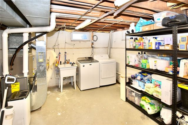 106 Pinewood Drive, Clay, NY 13090