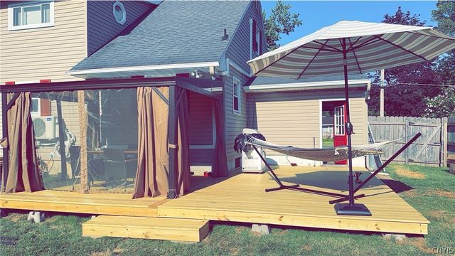 106 Pinewood Drive, Clay, NY 13090