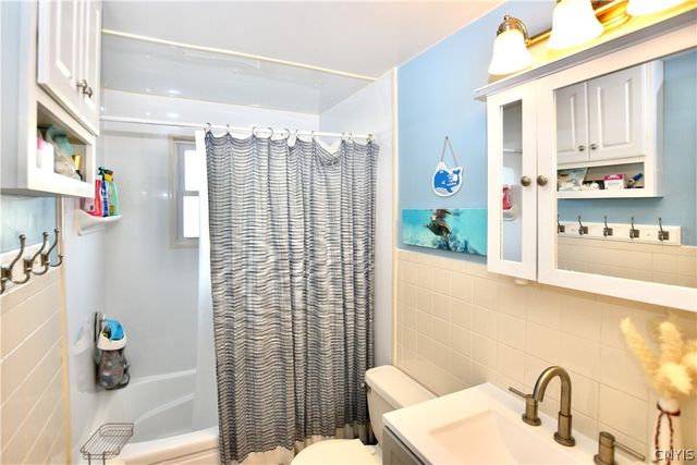 106 Pinewood Drive, Clay, NY 13090