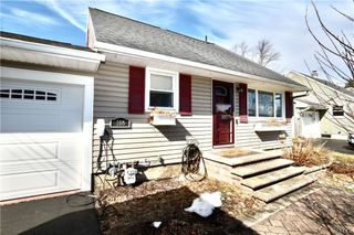 106 Pinewood Drive, Clay, NY 13090