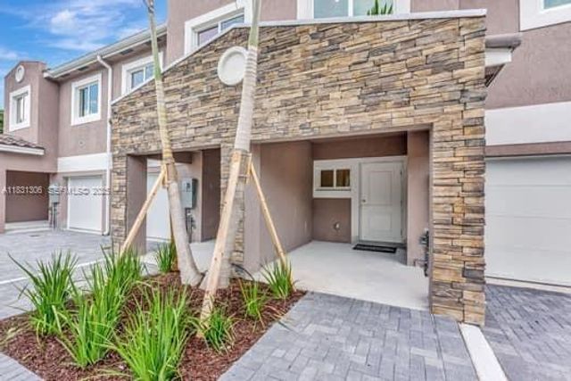 1563 NW 94th Way 09, Coral Springs, FL 33071