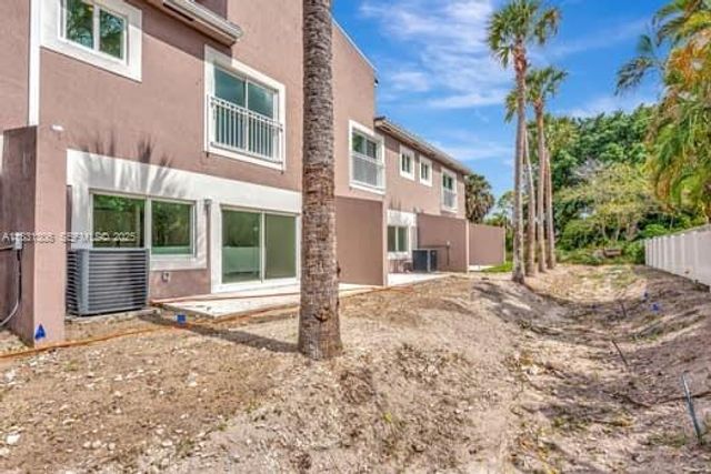 1563 NW 94th Way 09, Coral Springs, FL 33071