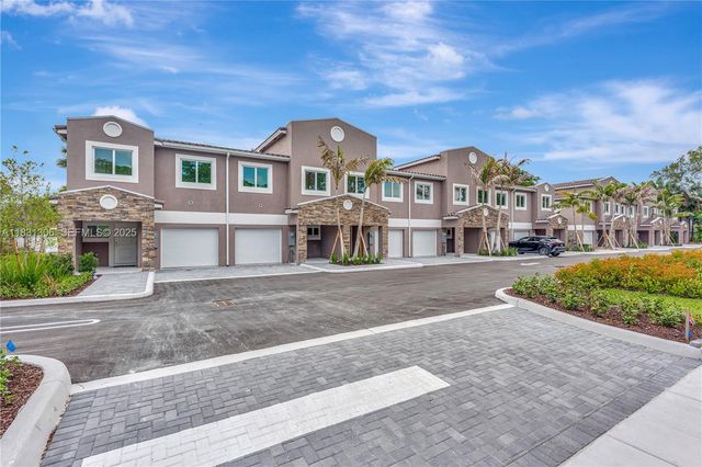 1563 NW 94th Way 09, Coral Springs, FL 33071