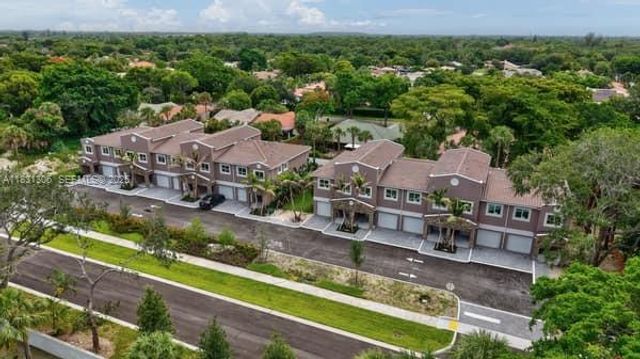 1563 NW 94th Way 09, Coral Springs, FL 33071