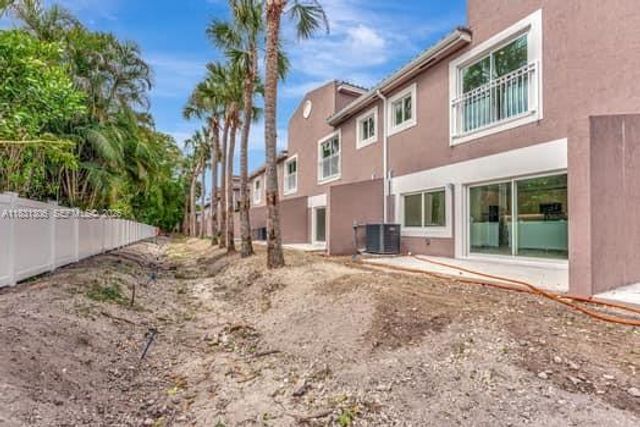 1563 NW 94th Way 09, Coral Springs, FL 33071