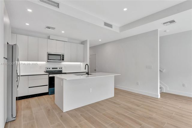 1563 NW 94th Way 09, Coral Springs, FL 33071