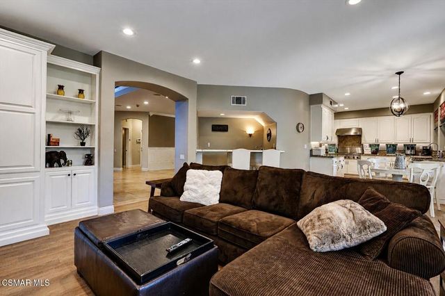 4395 Timberdale Road, Moorpark, CA 93021