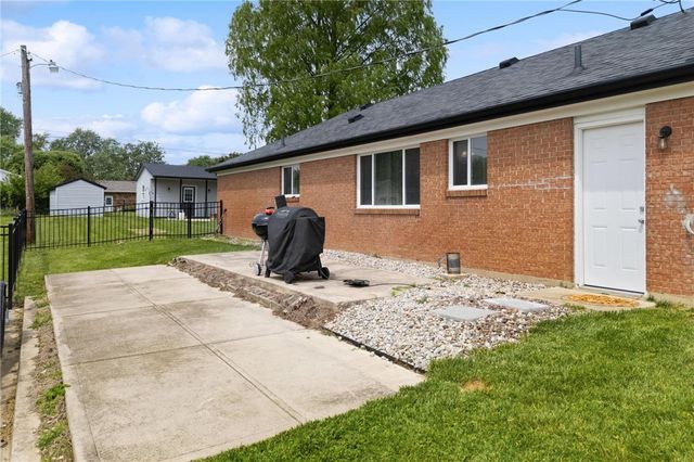 2411 Brown Bark Drive, Beavercreek, OH 45431