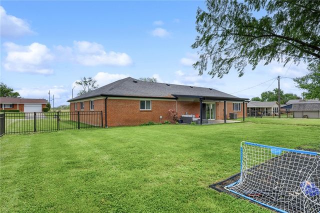 2411 Brown Bark Drive, Beavercreek, OH 45431