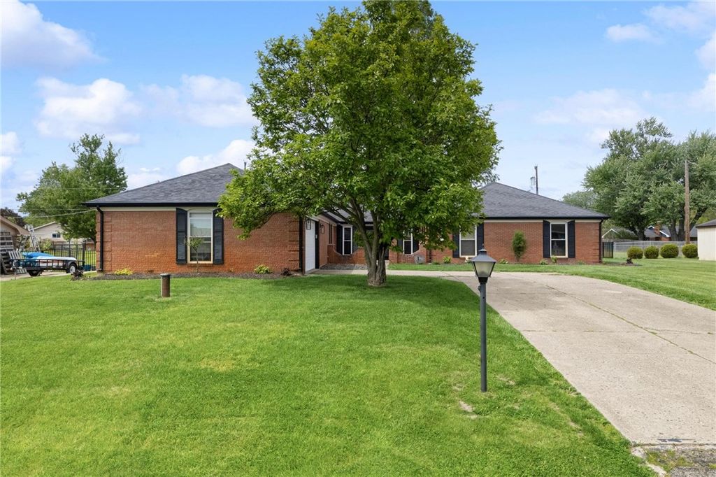 2411 Brown Bark Drive, Beavercreek, OH 45431