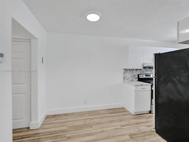 114 SE 8th Street 203, Hallandale Beach, FL 33009