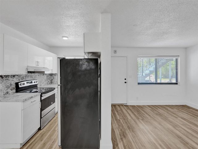 114 SE 8th Street 203, Hallandale Beach, FL 33009
