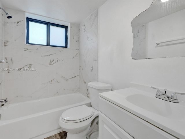 114 SE 8th Street 203, Hallandale Beach, FL 33009