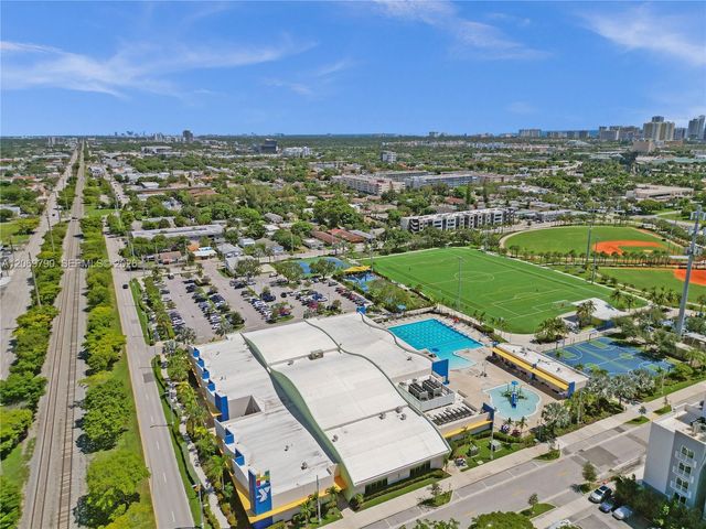 114 SE 8th Street 203, Hallandale Beach, FL 33009