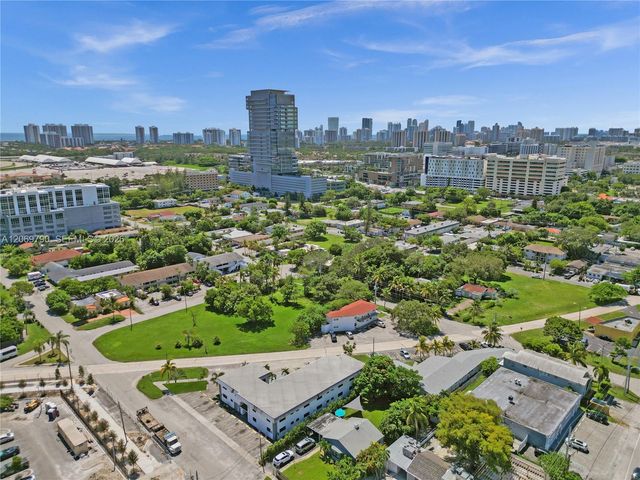 114 SE 8th Street 203, Hallandale Beach, FL 33009