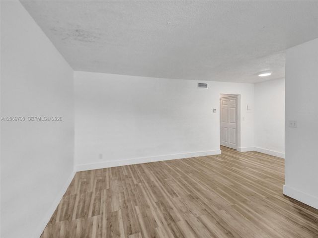 114 SE 8th Street 203, Hallandale Beach, FL 33009