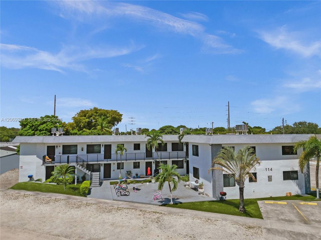 114 SE 8th Street 203, Hallandale Beach, FL 33009