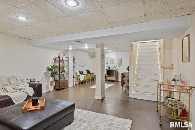 10 Radcliff Road, Springfield, IL 62703