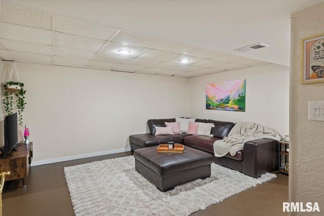 10 Radcliff Road, Springfield, IL 62703