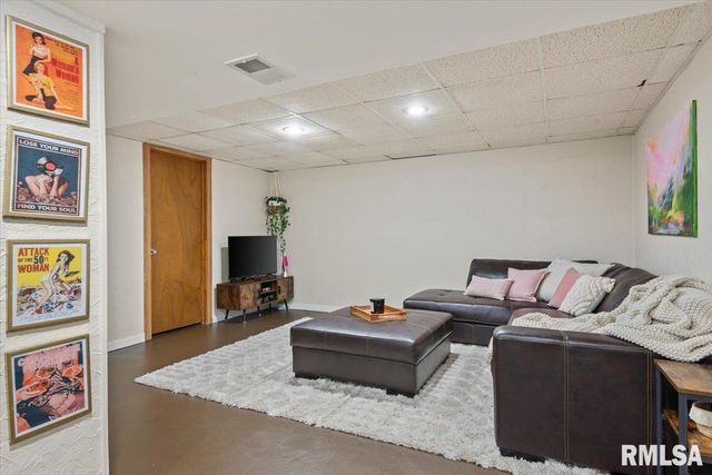 10 Radcliff Road, Springfield, IL 62703