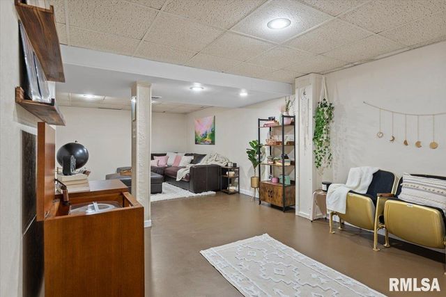 10 Radcliff Road, Springfield, IL 62703