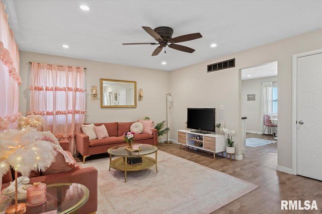 10 Radcliff Road, Springfield, IL 62703