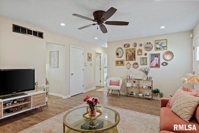 10 Radcliff Road, Springfield, IL 62703