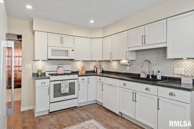 10 Radcliff Road, Springfield, IL 62703