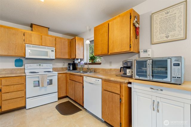 27519 82nd Drive NW, Stanwood, WA 98292