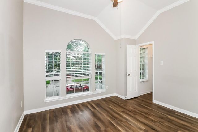902 Rock Springs Drive, Richmond, TX 77469
