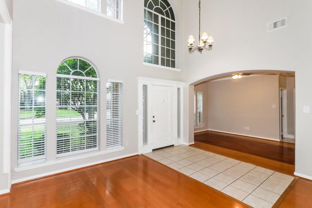 902 Rock Springs Drive, Richmond, TX 77469