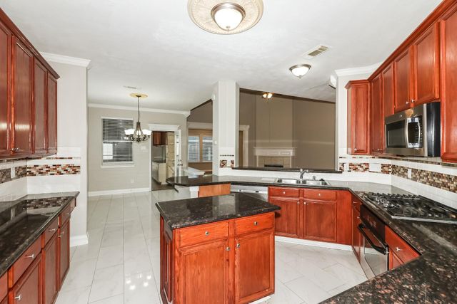 902 Rock Springs Drive, Richmond, TX 77469