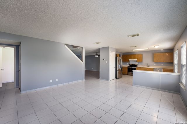 8927 Twincreek Farm, Converse, TX 78109