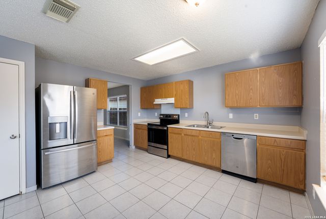 8927 Twincreek Farm, Converse, TX 78109