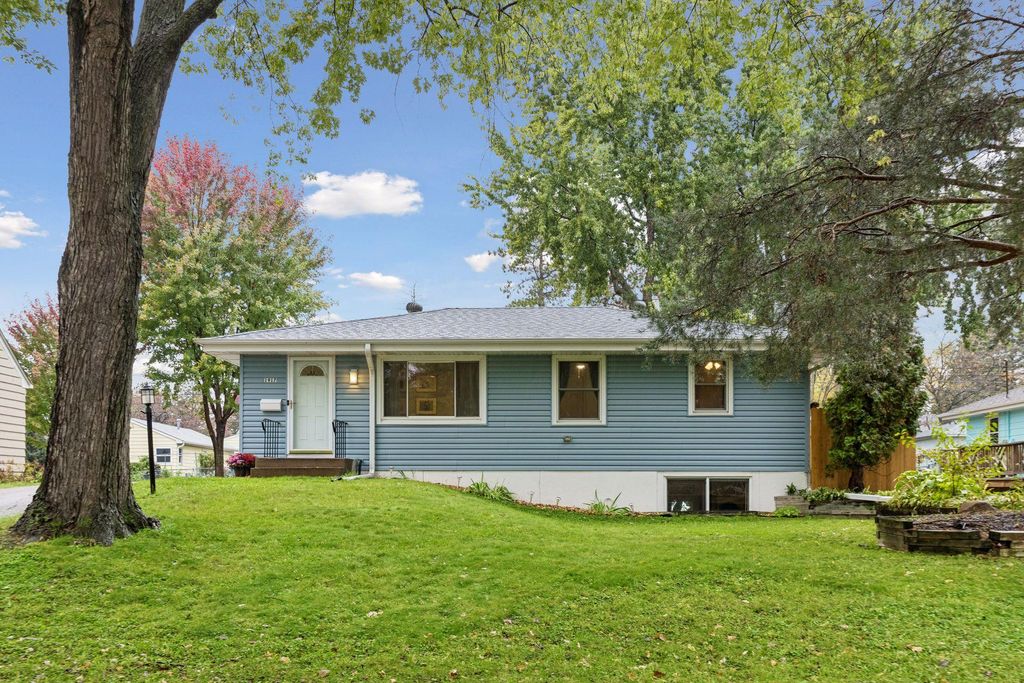 1917 Hillsboro Avenue N, Golden Valley, MN 55427 — exterior