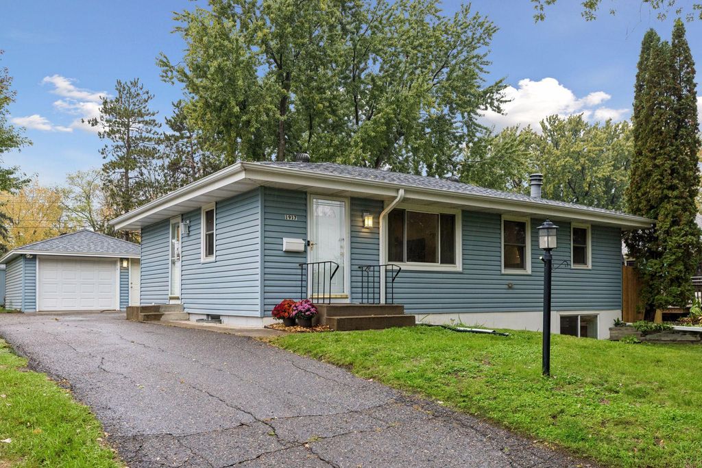 1917 Hillsboro Avenue N, Golden Valley, MN 55427 — photo 2