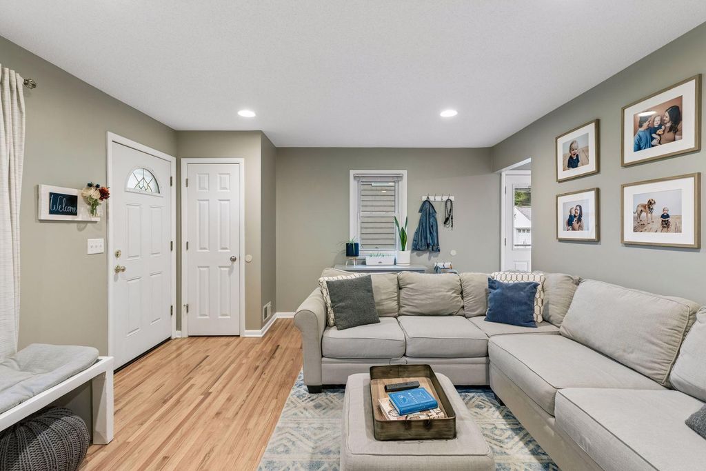 1917 Hillsboro Avenue N, Golden Valley, MN 55427 — photo 4